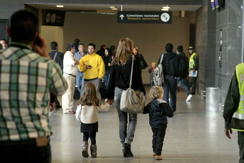Autorización de viaje de hijo(s) menores de edad al exterior